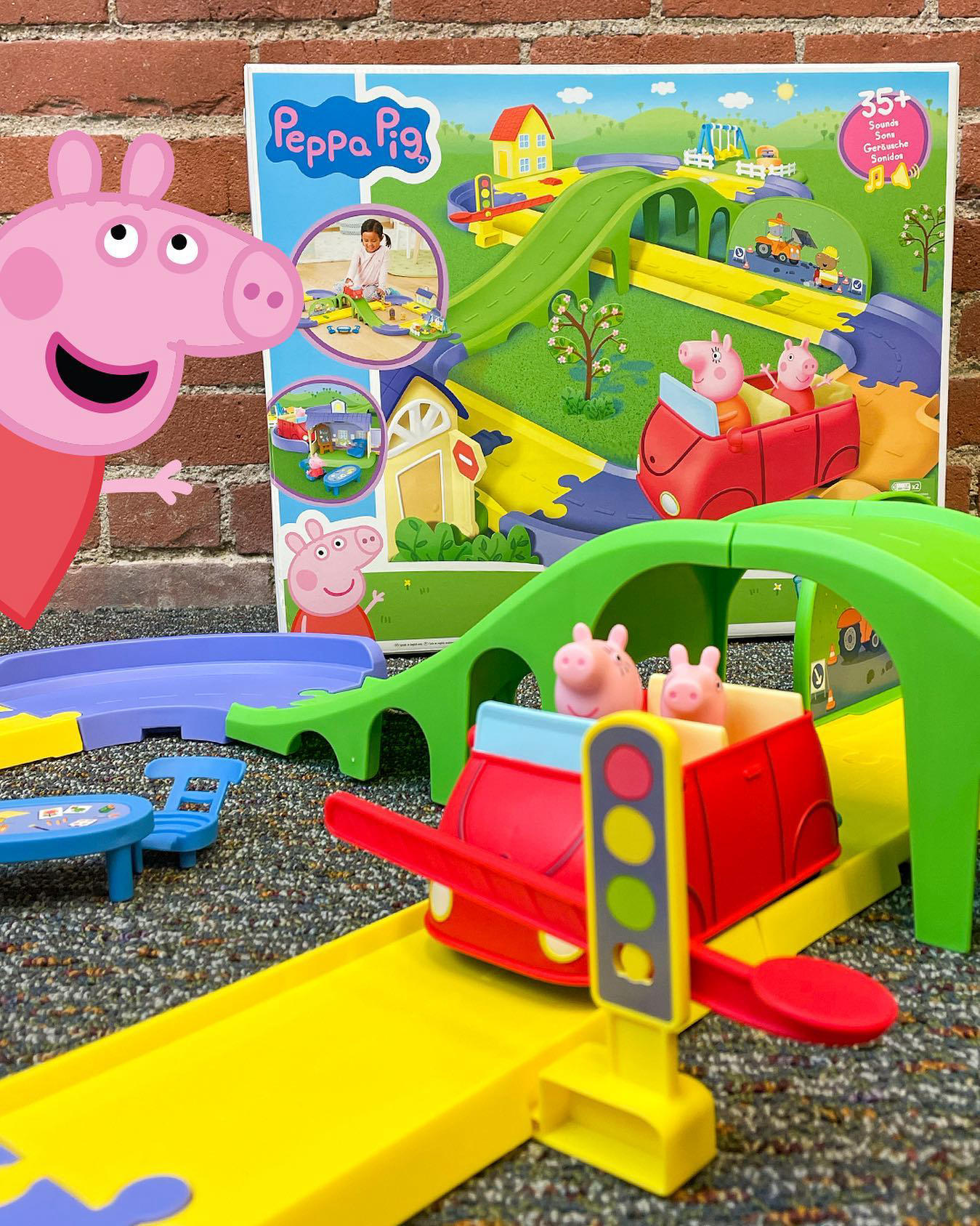 Peppa Pig - Discover and explore new ways for your little piggies to play with the Peppa Pig All Aro